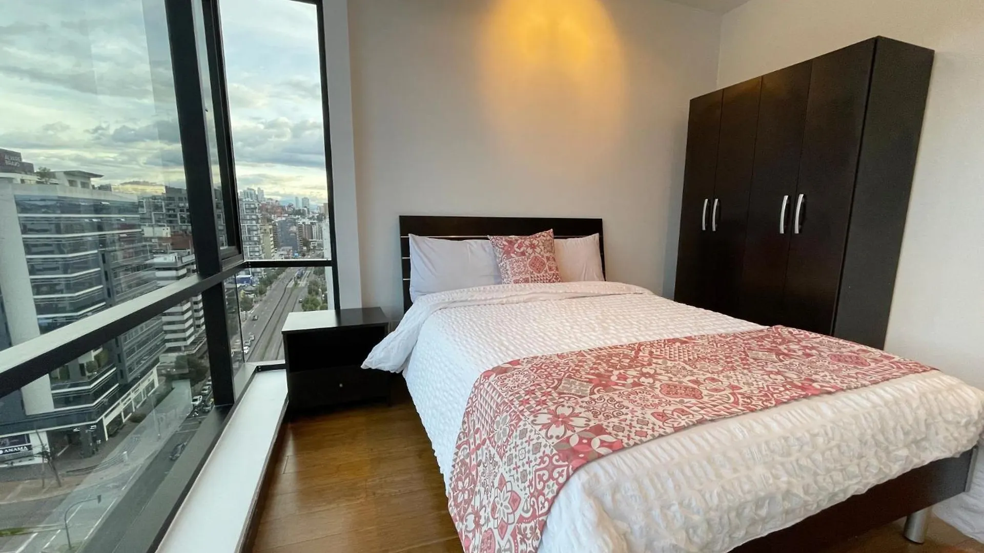 Departamento De Lujo La Carolina - Quicentro Shopping Apartamento Quito