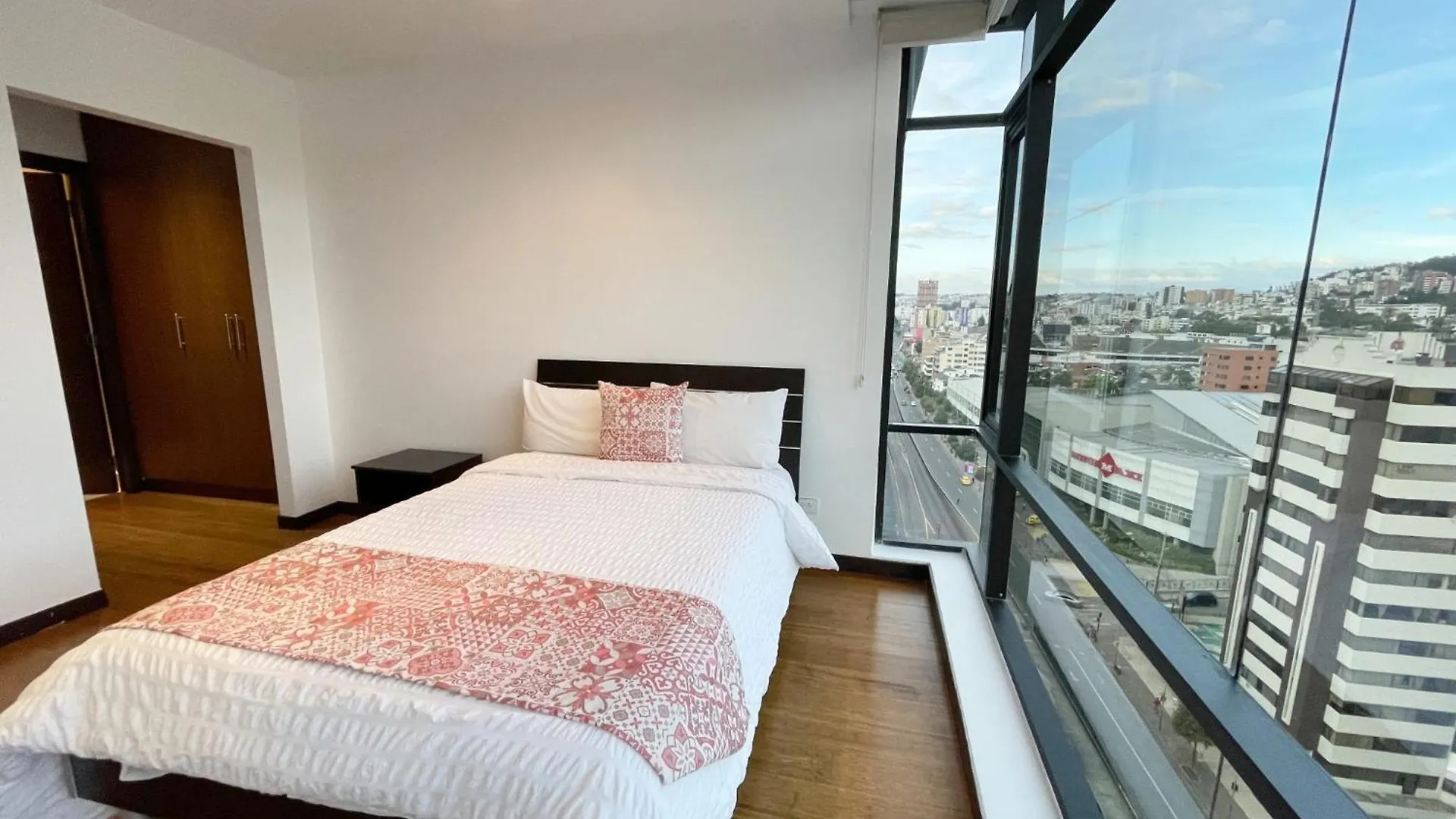 Departamento De Lujo La Carolina - Quicentro Shopping Apartamento Quito Equador