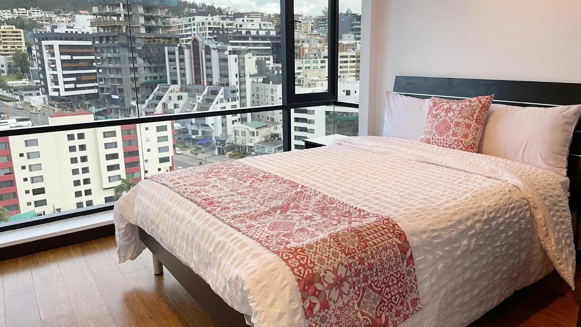 Apartmán Departamento De Lujo La Carolina - Quicentro Shopping Quito 0*,  Ekvádor